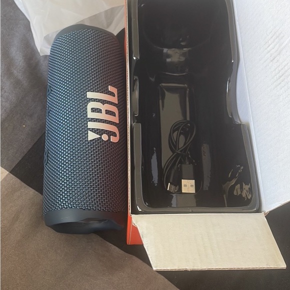 Jbl speaker Flip 6 - Picture 2 of 2